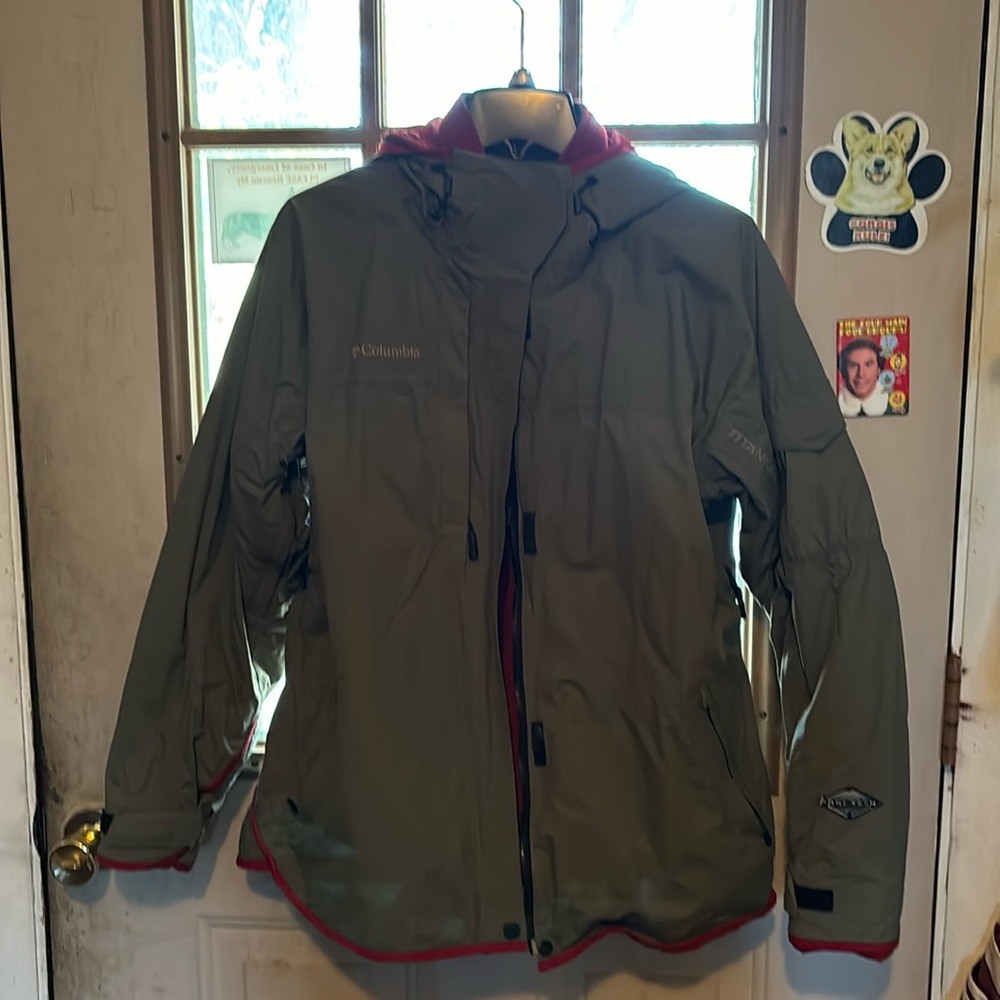 Columbia Titanium jacket with removable fleece insert..